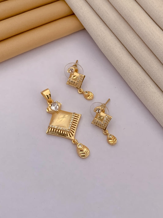 Intriguing Pendant Set