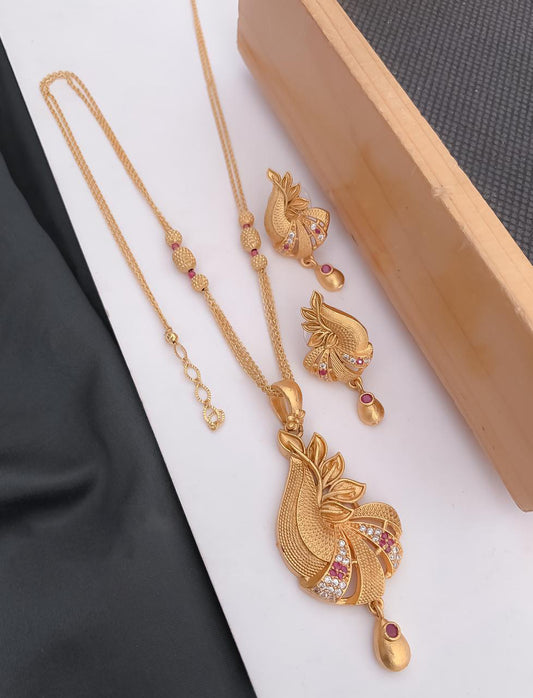Intriguing Pendant Set