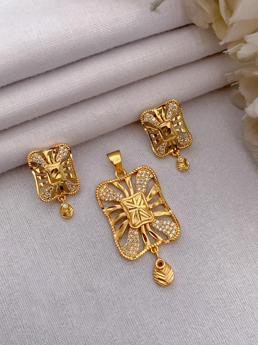 Graceful Touch Pendant Set