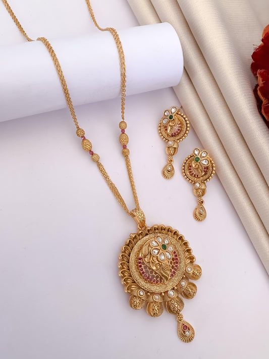 Circular Elegance Pendant Set