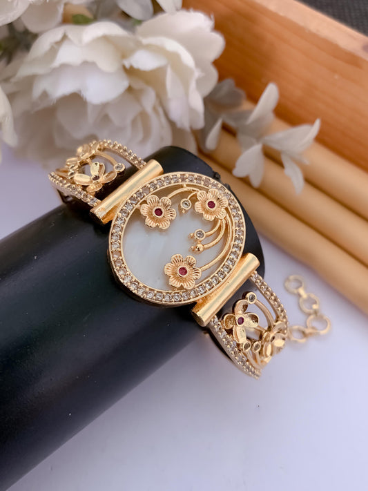 Crowning Beauty Gold Bracelet