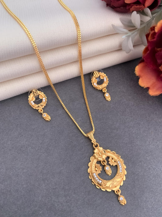 Enthralling Pendant Set