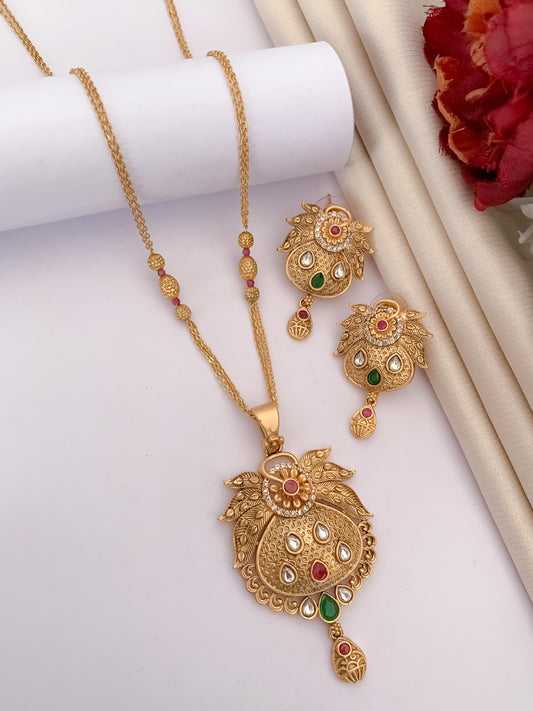 Enigmatic Pendant Set
