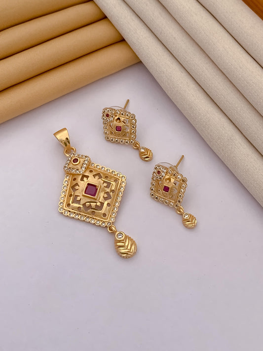 Enigmatic Pendant Set