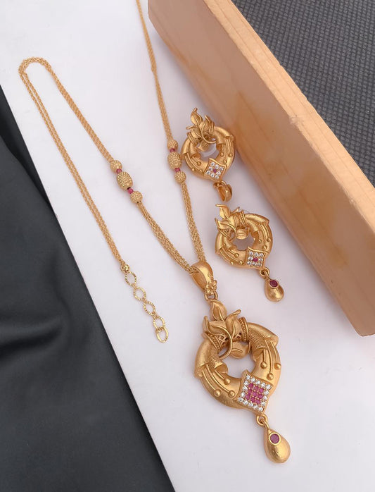 Chic Charisma Pendant Set