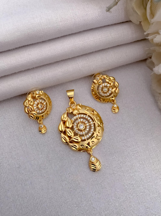 Joyful Crescendo Pendant Set