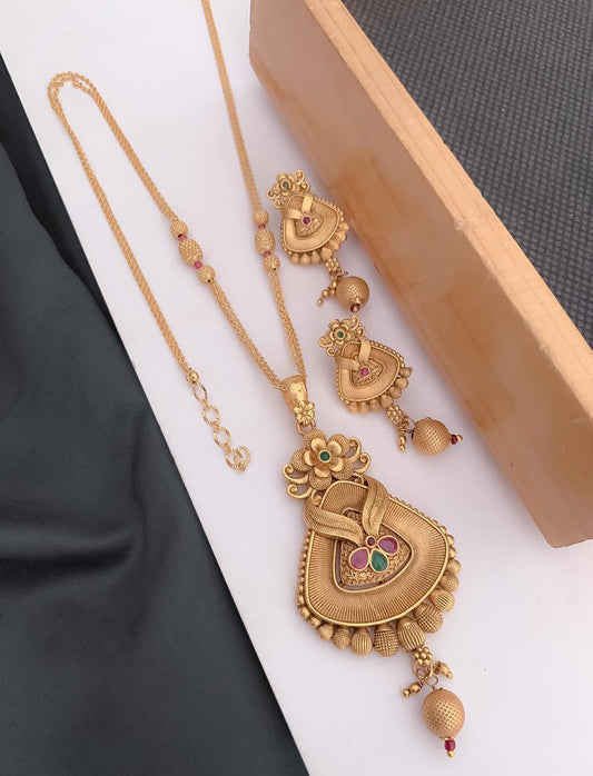 Joyful Crescendo Pendant Set