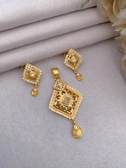 Traditional Paisley Pendant Set