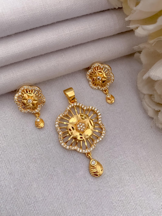 Splendid Mesh Pendant Set