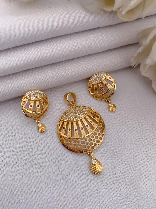 Beautiful antique gold pendant set for women