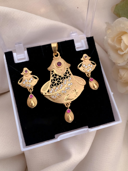 Opulent Brilliance Pendant Set
