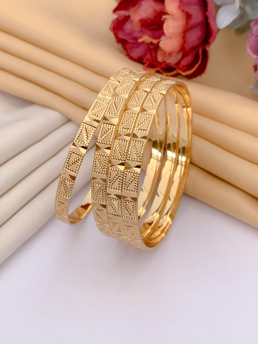 Nirvina Diamond Bangle ( Set of 4)