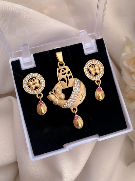 Glamorous Allure Pendant Set
