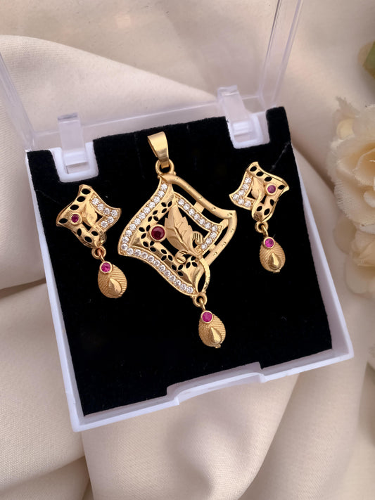 Pushp Dazzling Pendant Set