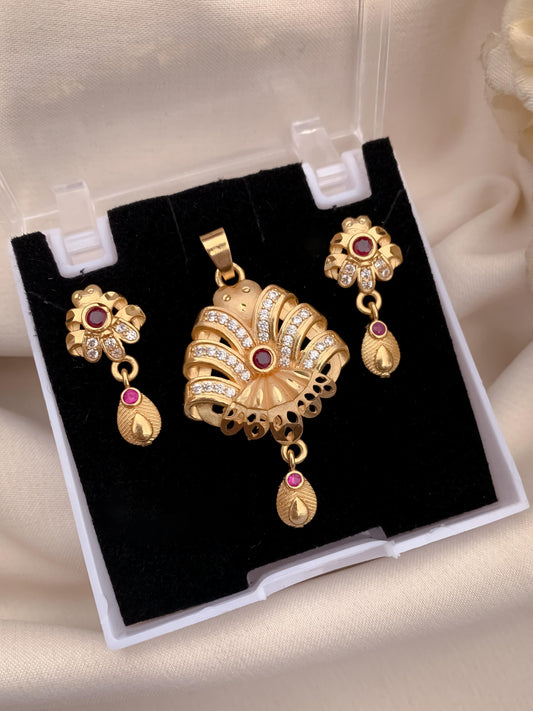 Starburst Design Pendant Set