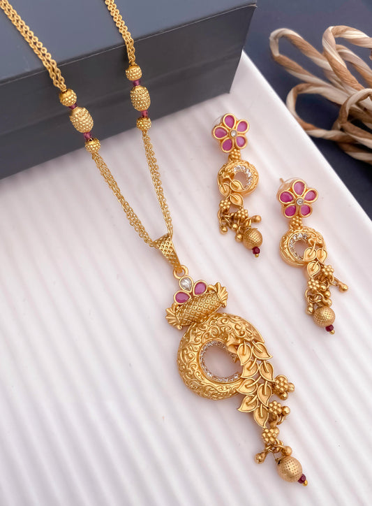 Sculpted Pendant Set